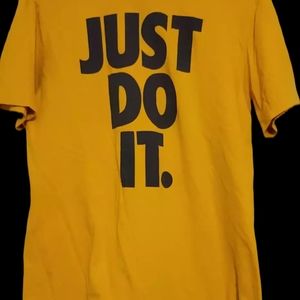 Nike shirt size M